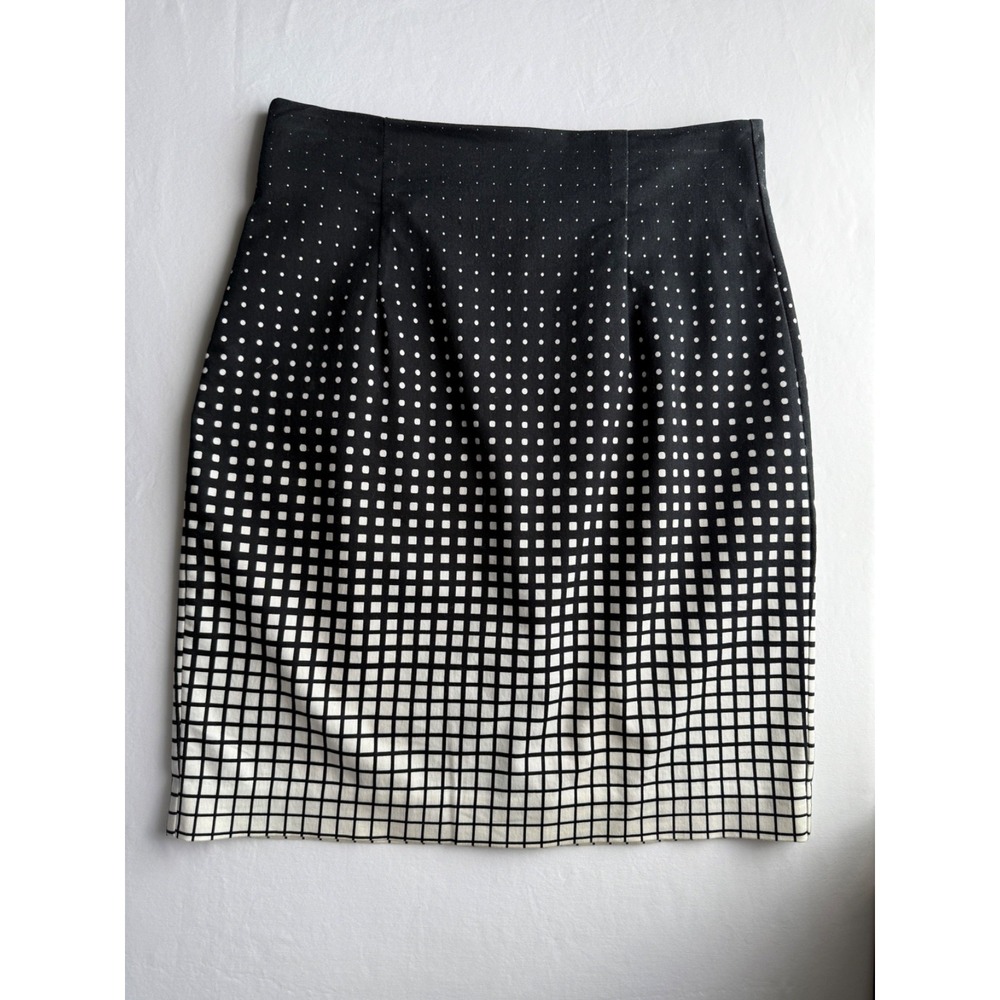 Worthington Pencil Skirt Geometric Print Back Zip Black‎ White Size 6P Minimal - Picture 9 of 10